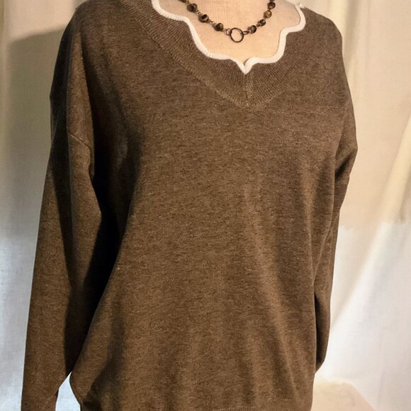 SOPHISTICATED! Italian Merino Wool Sweater - Picture 4 of 6